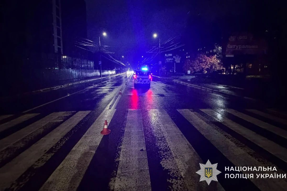 На Бандери водій Renault збив 14-річну дівчину, яка переходила дорогу