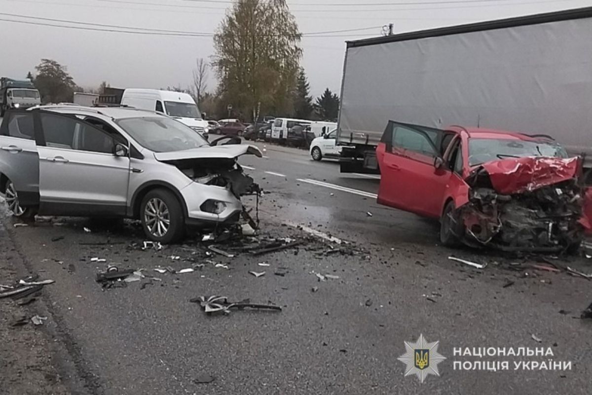 Поліцейські розшукують очевидців аварії в Смиківцях, у якій загинув один з водіїв