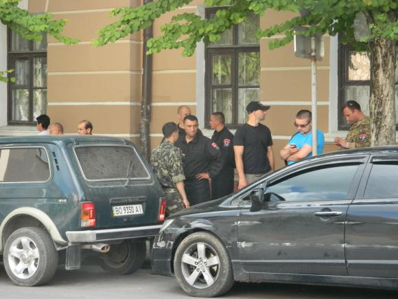 Біля міськради зібралися тернополяни, які незгідні з будівництвом (ОНОВЛЕНЕ), фото №3 на сайті 20minut.ua