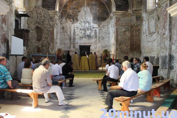 Вірмени з усієї Тернопільщини з'їхалися на паломництво до Бережан, фото №1 на сайті 20minut.ua