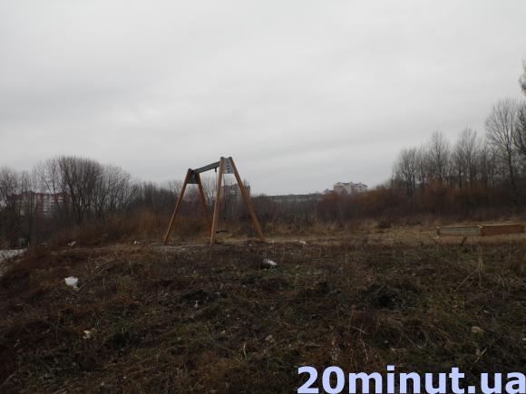 Фото дня: дитячий майданчик біля "Орнави" зрівняли з землею, фото №1 на сайті 20minut.ua