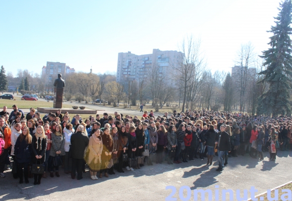 Гімн України заспівало 2000 тернопільських студентів, фото №1 на сайті 20minut.ua