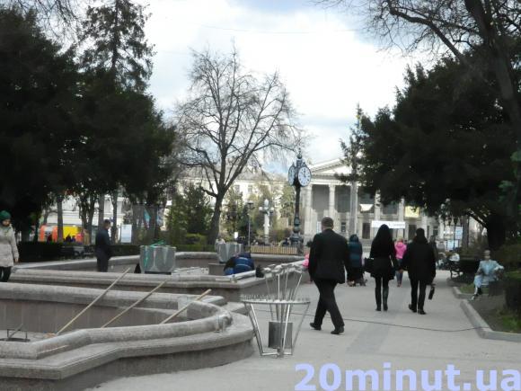 Фото дня: Тернопільські фонтани готують до роботи, фото №2 на сайті 20minut.ua