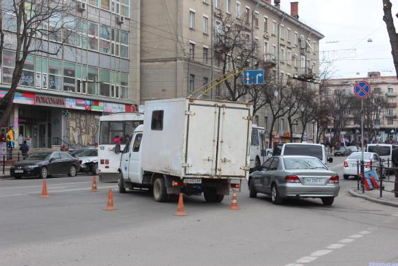 Фото дня: на Руській - невеликий затор через аварію, фото №2 на сайті 20minut.ua