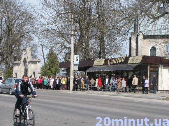 Тернополяни провідують могили родичів, фото №1 на сайті 20minut.ua